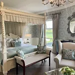 Hotel Clanard Court