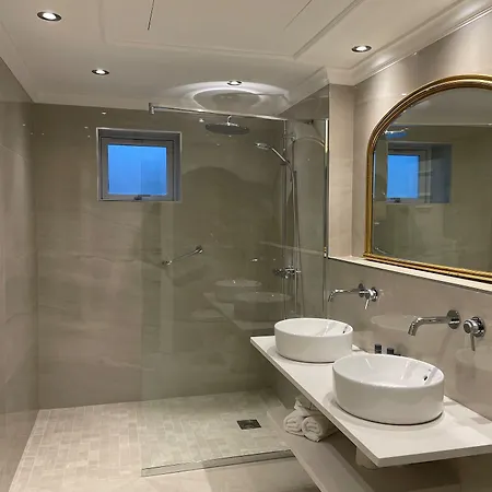 Clanard Court 4*