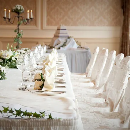 Clanard Court מלון 4*