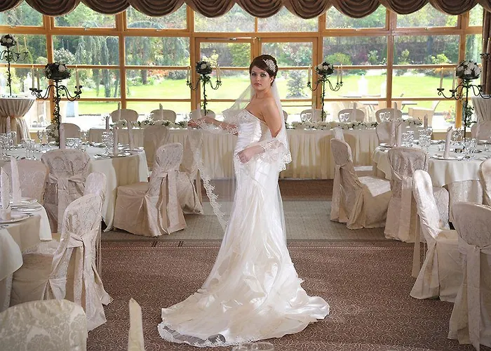 Отель Clanard Court Атай