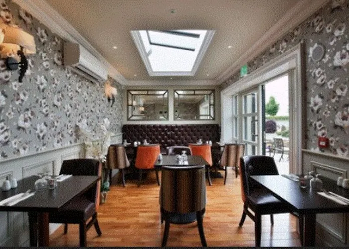 Отель Clanard Court 4*