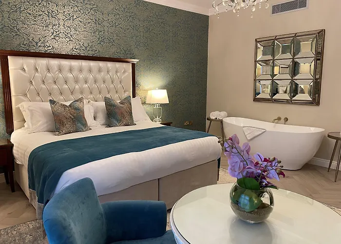 Отель Clanard Court 4*